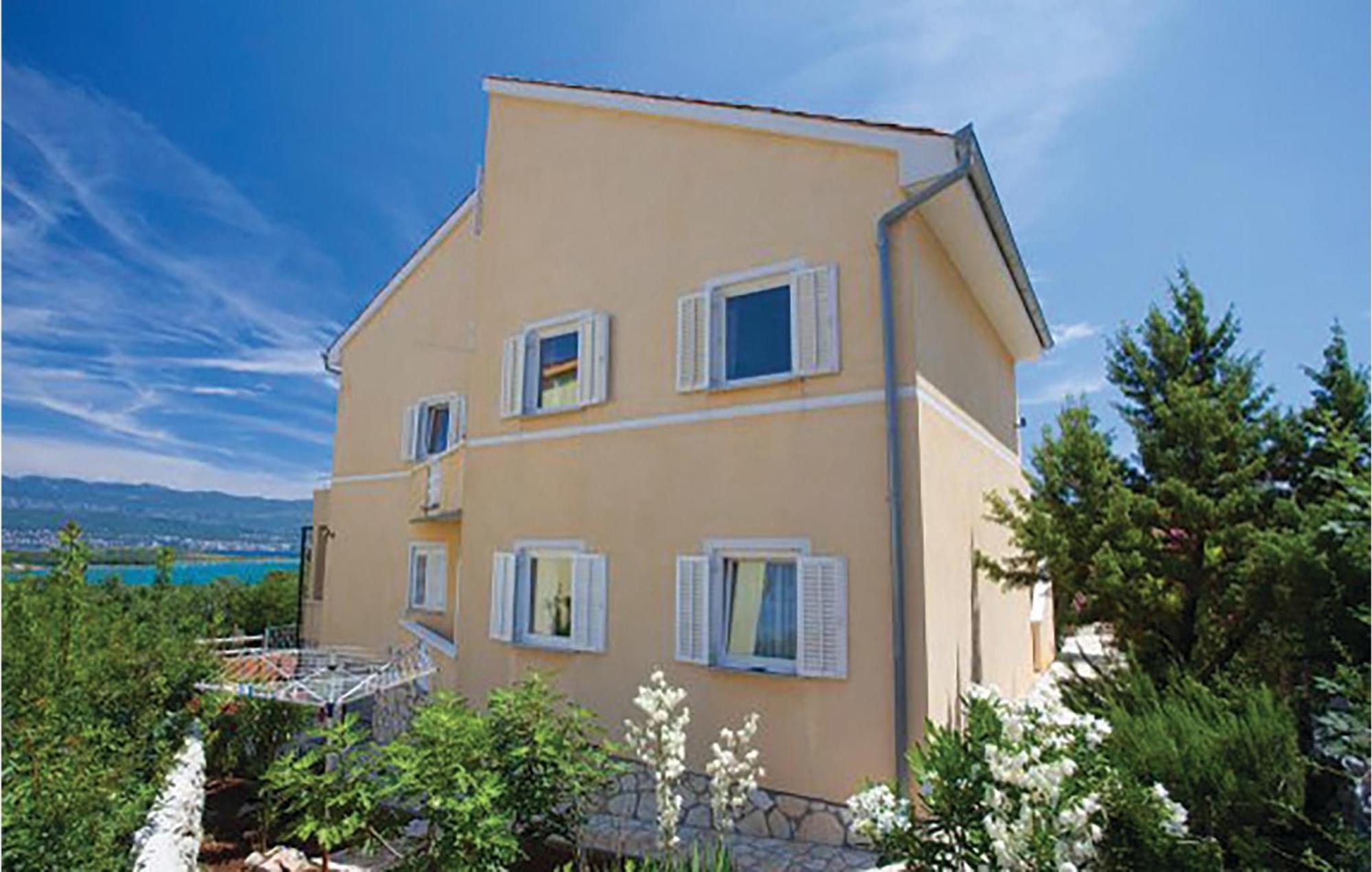 Gorgeous Apartment In Malinska With Kitchen Exterior photo