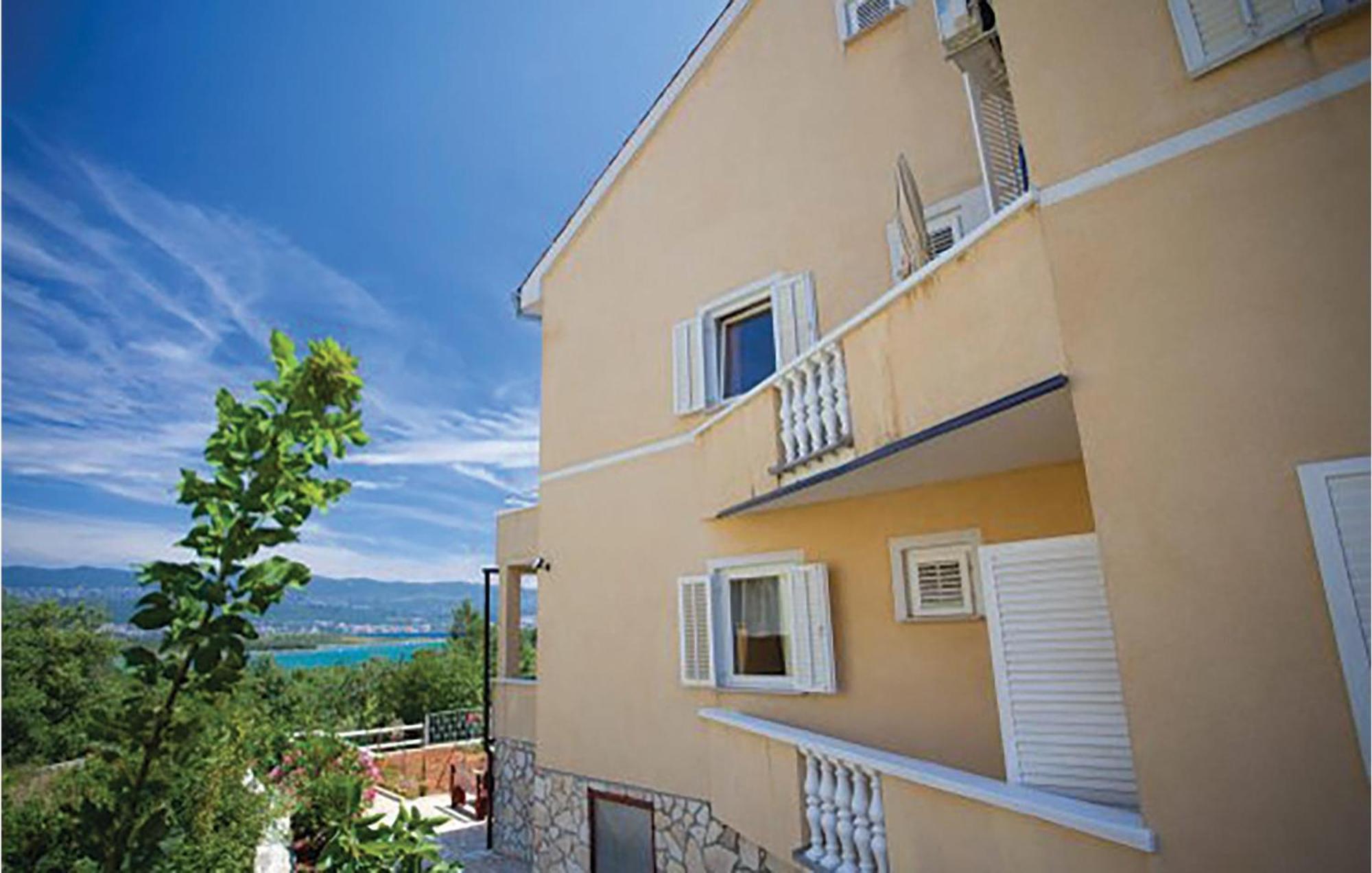 Gorgeous Apartment In Malinska With Kitchen Exterior photo